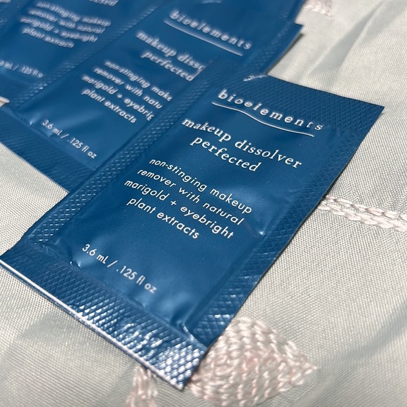 Bioelements Gift Bag Bundle of Makeup Dissolver Perfected 11 Item Lot m NEW - Picture 3 of 7